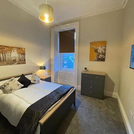 Traditional 5 Bedroom City Centre Apartment Глазго Экстерьер фото